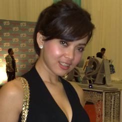 Jomblo, Syahrini Siap Nikah 10-10-2010