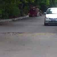 Jalan Berlubang di Manyar Rejo Ditambal Sulam