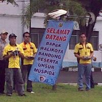 Disambut Enam Pesawat, Wajah Dada Sumringah 