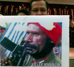 Jenazah Kelly Kwalik Diarak ke Lapangan Timika Indah