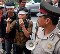 Aksi Menolak Kedatangan Boediono