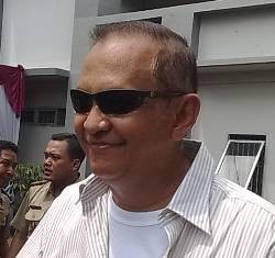 Roy Marten Natalan dengan Mesra 
