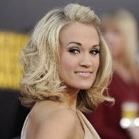 Atlet Hoki Tunangan dengan Juara American Idol