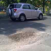 Penutupan Lubang Jalan Dinilai Polisi Setengah Hati