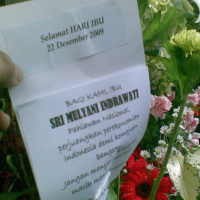 Sri Mulyani Dibanjiri Karangan Bunga di Hari Ibu