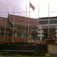 Bendera Koyak Diganti, Merah Putih Berkibar Gagah di DPRD Riau