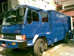 Truk Koin Prita Berkapasitas 200 Peti Uang Logam