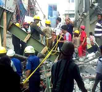 Bangunan di Tanah Abang Roboh