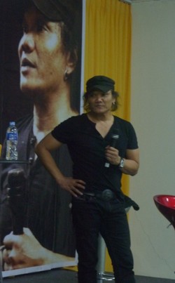 Adrie Subono Siap Jawab Pertanyaan Anda di tanyasaja.com