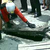 Tim Basarnas Sisir Selokan Hingga Muara Sungai