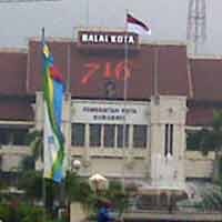 Mutasi Pejabat Pemkot Surabaya Sarat Muatan Politis 