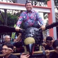 Heryawan Naik Manuk Dadali