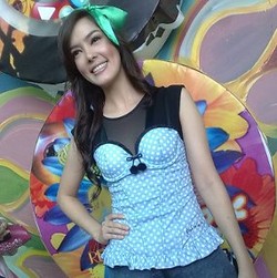 Cathy Sharon Rela Syuting Saat Natal