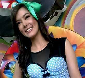 Cathy Sharon Pakai Pakaian Dalam