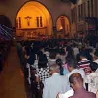 Umat Katolik Surabaya Padati Katedral Hati Kudus