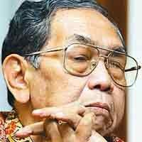 Dirujuk ke Surabaya, Gus Dur Dikawal 3 Patwal