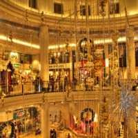 Tertimpa Hiasan Natal, Pengunjung Plaza Medan Fair Luka Berat