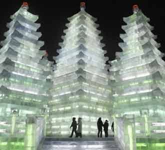 Persiapan Festival Es dan Salju