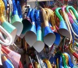 Jelang Pergantian Tahun, Penjual Terompet Mulai Bermunculan