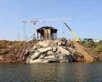 Jembatan Roboh di India, 45 Orang Tewas 