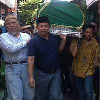 Almarhum RM Yunani Dimakamkan di TPU Putat