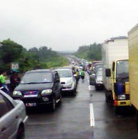 Antrean hingga 2 Kilometer, Hindari Pintu Gerbang Tol Pasteur 