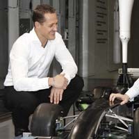 Schumi Tak Lupa Jasa Fans Ferrari