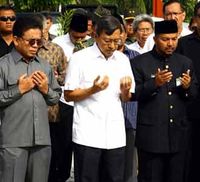 Boediono Hadiri Peringatan Tsunami