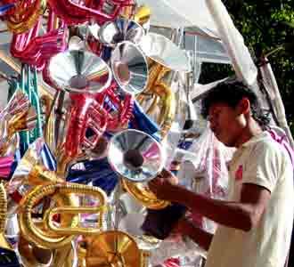 Pedagang Terompet Mulai Menjamur