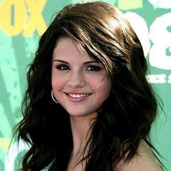Selena Gomez Malas Buka Internet