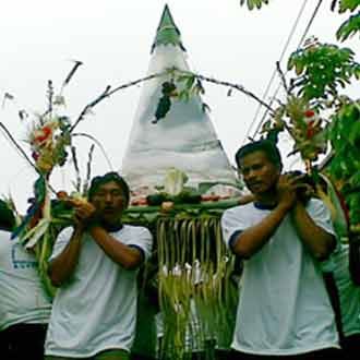Warga Dukuh Pakis Gelar Sedekah Bumi