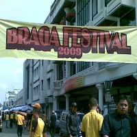 Jalan Naripan Tidak Ditutup, Pengunjung Sulit Menyeberang