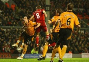 Liverpool Atasi 10 Pemain Wolves 2-0