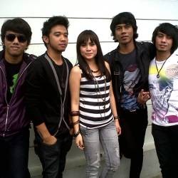 Banyak Saingan, Geisha Cari Aman