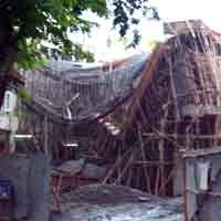 Bangunan Kanopi Kampus UK Petra Ambrol, 2 Pekerja Terluka