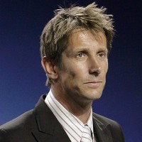 Urusan Pribadi, MU Izinkan Van der Sar Absen