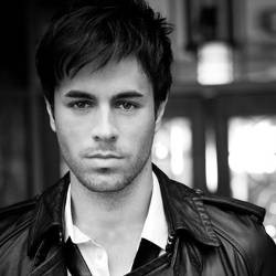 Enrique Iglesias Hindari Perempuan Pecinta Parfum