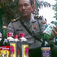 Jelang Tahun Baru, Polisi Amankan Botol Miras di Warung