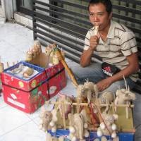 Raup Rezeki dari Akar Wangi 