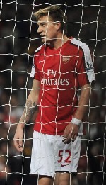 Comeback Bendtner Tertunda Tiga Pekan