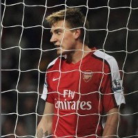 Comeback Bendtner Tertunda Tiga Pekan