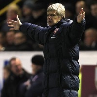 Wenger Menolak Gegabah