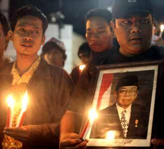 Nyalakan Lilin untuk Gus Dur