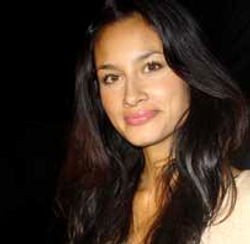 Rebecca Bantu Polisi Atur Lalu Lintas