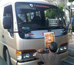 Wakil Seniman dan Masyarakat Tionghoa Surabaya Melayat ke Jombang