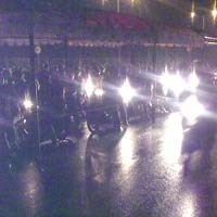 Masyarakat Banjiri Suramadu, Lalin Tersendat 