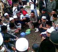 Pelayat Serbu Makam Gus Dur