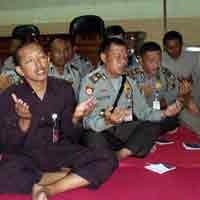 Polisi Doakan Almarhum Gus Dur