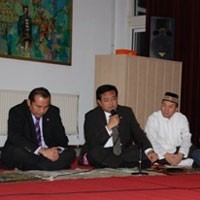 Masyarakat dan KBRI Den Haag Tahlilan untuk Gus Dur