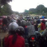  Arah Ragunan Ditutup, Lalu Lintas Kendaraan Lumpuh 